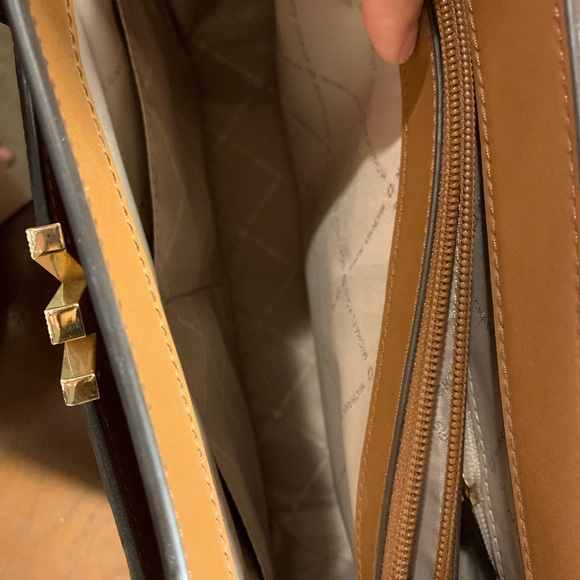 Authentic Michael Kors Purse - Picture 4 of 8